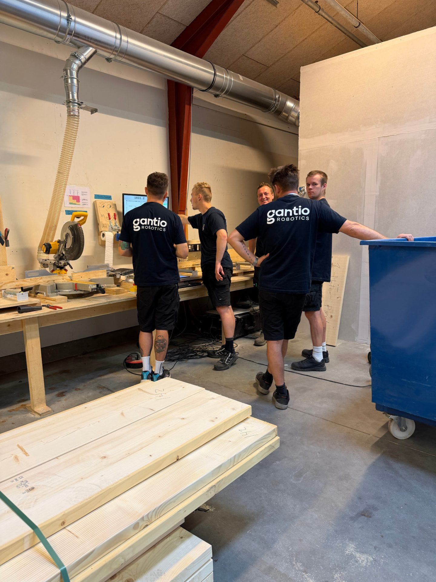 Produktions- og udviklingsteamet i værkstedet